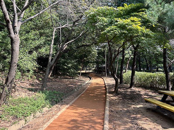 광명시, 도심 속 공원‘맨발 걷기 길’조성