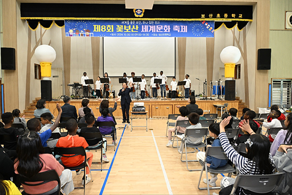 박형덕 동두천시장, 제8회 꽃보산 세계문화축제 개최 축하 및 배식 봉사 나