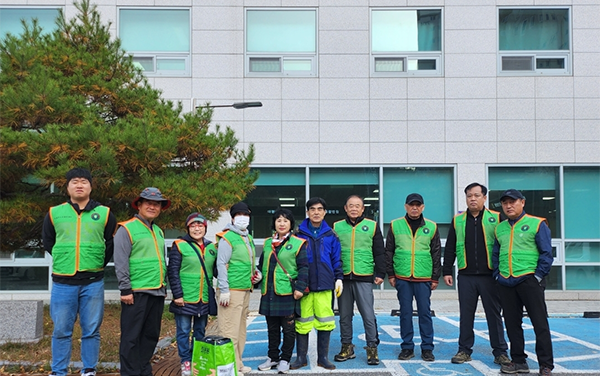 남양주시, 다산2동 자율방재단 황금산 정상·보행 터널 환경 정비실시