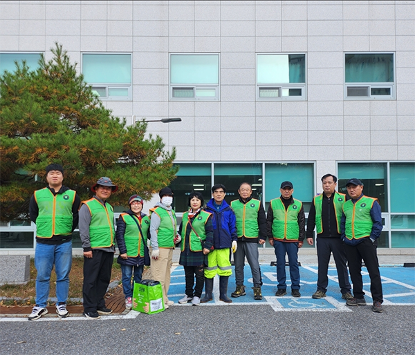 남양주시, 다산2동 자율방재단 황금산 정상·보행 터널 환경 정비실시