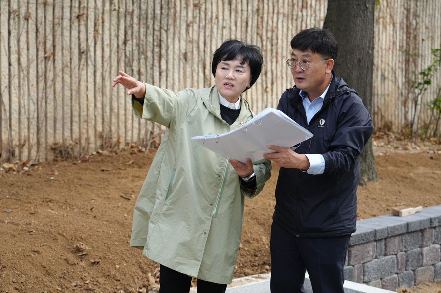 배준경 노원구의원, 한내공원 황톳길 조성 현장 점검