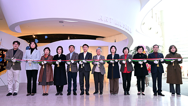 의정부시의회, 의정부미술도서관 백영수화백 특별전 개막식 참석