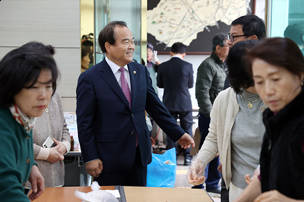 성남시의회, 시흥동 사랑의 김장 나눔 행사 참석