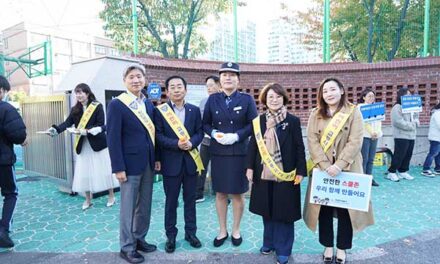 의정부시의회, 김연균 의장 발곡중학교‘교통안전 캠페인’ 참여