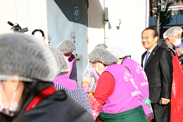 성남시의회, 성남농협 김장담그기 행사 참석