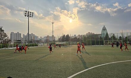 화성특례시의회, 문화복지위원장 김종복 화성시축구협회 U-12 축구팀 동계전지훈련 격려 방문