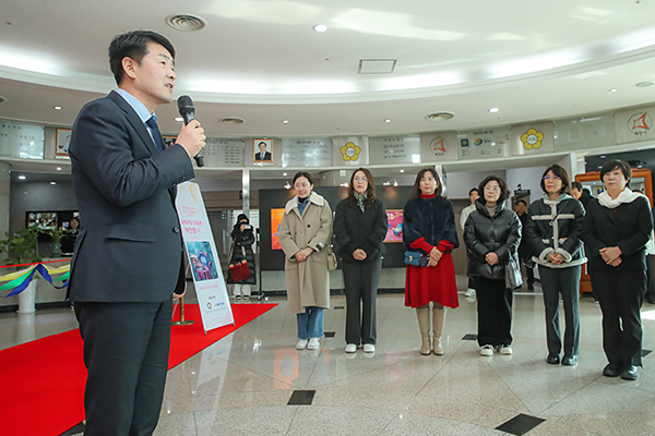 화성특례시의회, ‘움직이는 미술관’ 전시 컷팅식 개최 “수준 높은 예술 향유 기대”