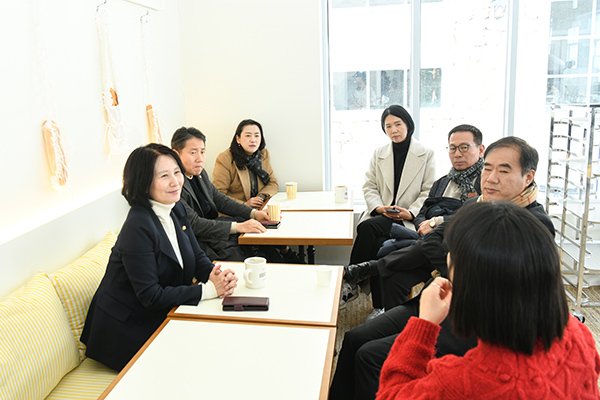 화성특례시의회, 경제환경위원회 소관부서 사전보고회 및 사회적경제기반 외식업체 방문