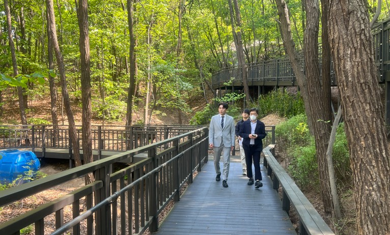 노원구의회 정시온 의원, 『초안산 순환산책로』 1차 구간 개장 앞두고 현장 안전 점검 실시