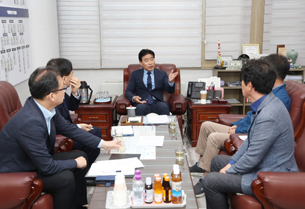 고양특례시의회, 김운남 의장 관내 마을버스 운수종사자 처우 개선 논의 주도