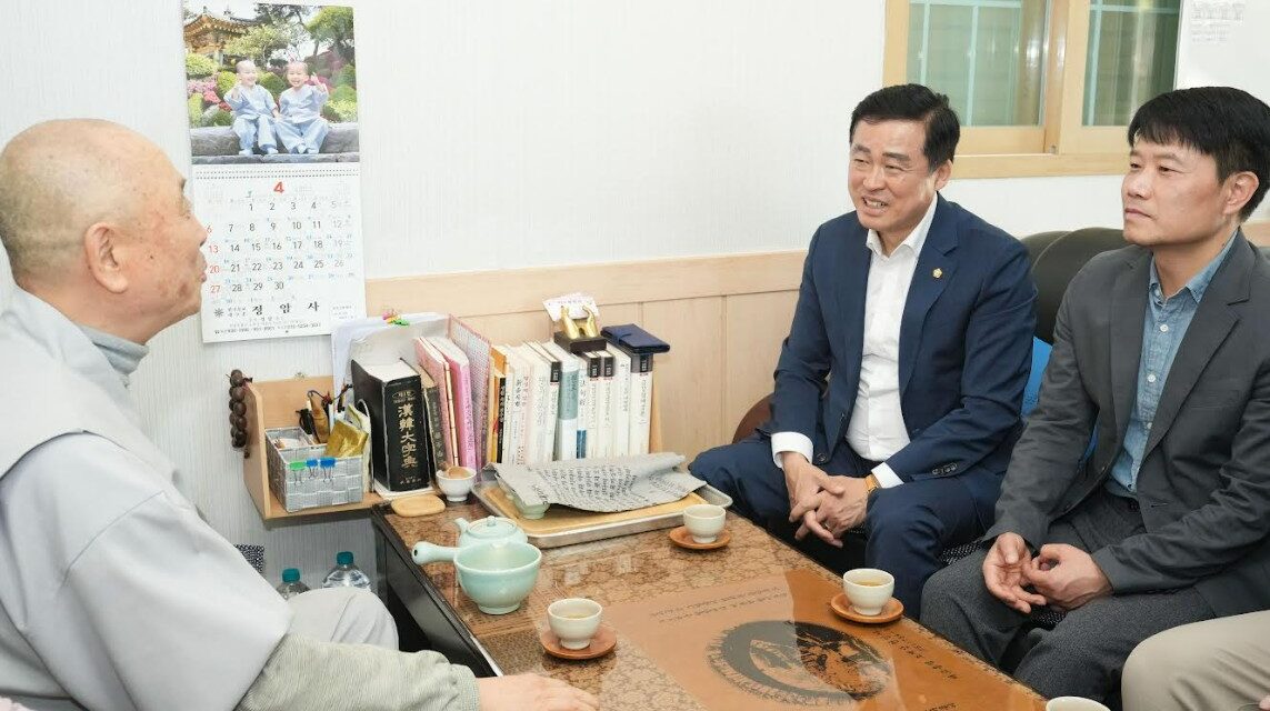 손영준 노원구의장, 부처님 오신날 맞아 정암사 경담스님 예방