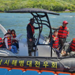 신상진 성남시장, 어린이날 해병대 고무보트 체험행사 참여