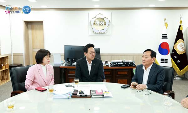 양평군의회, 근로자의 날 맞아 ‘빛나는 땀방울’ 우수 근로자 표창 수여