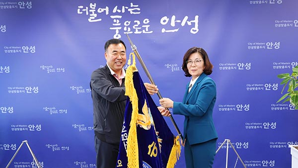 안성시, 소프트테니스팀 2025년 상반기 주요 대회 석권 우승기 봉납식 개최