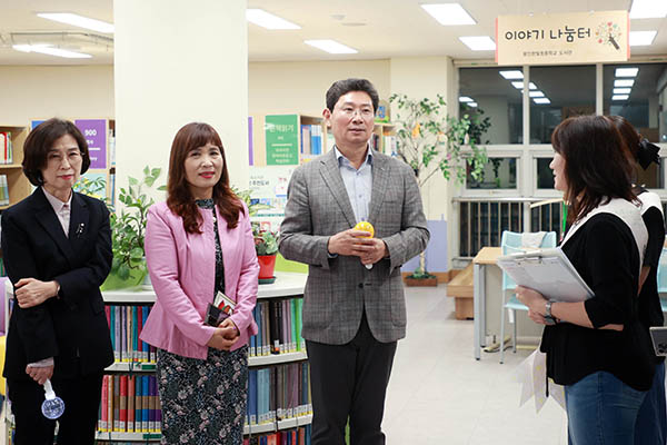 이상일 용인특례시장, 용인한빛초만의 특별한 행사 ‘별빛도서관 데이트’ 참석