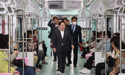 주광덕 남양주시장, 마석-상봉 셔틀 열차 첫 운행일 현장 점검
