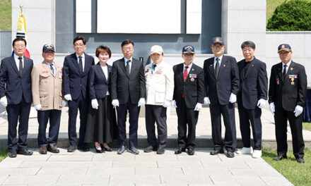 성남시의회, 태평동 현충탑 위령제 참석