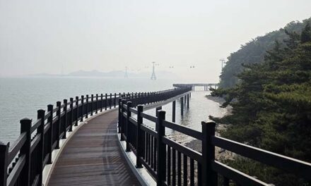 화성특례시, 서해바다 위로 펼쳐진 지질의 길 전곡항 층상응회암 해상관찰로 30일 개통