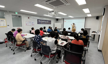 구리시노인상담센터, 2025 어르신 인생노트 사업 수행기관 연속 선정
