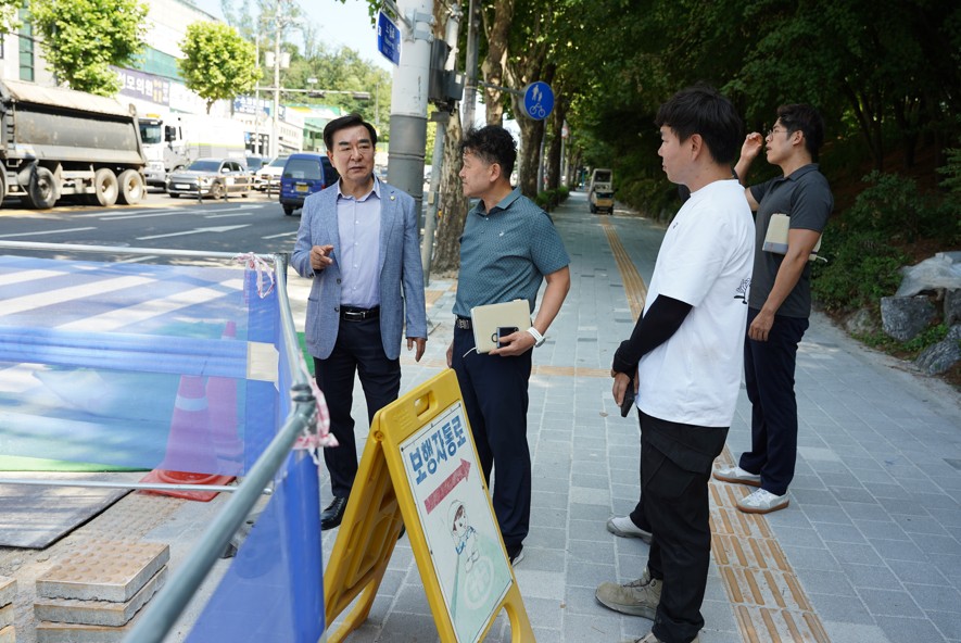 유웅상 노원구의원 노원로 보도 정비공사 현장 점검