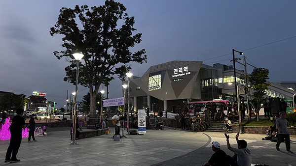 연천군, 수도권 전철 1호선 전곡역 광장 버스킹 정기공연 성료