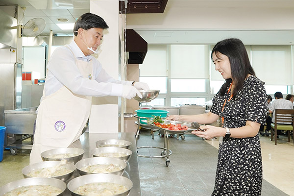 광주시, 초복 맞이 삼계죽 제공 행사 열어직원 건강과 사기 진작 도모