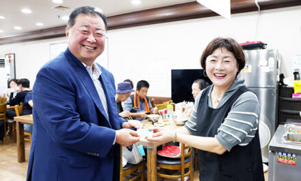 김경일 파주시장, 문산자유시장에서 민생회복 소비쿠폰 사용 독려
