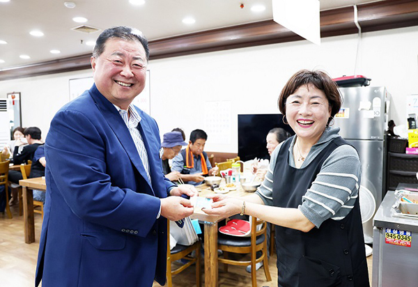 김경일 파주시장, 문산자유시장에서 민생회복 소비쿠폰 사용 독려