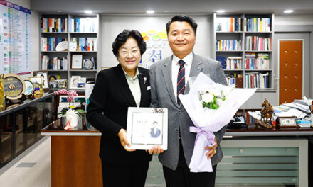 이천시, 대한민국 국회 김선교 의원실 문병진 보좌관에 명예시민패 수여