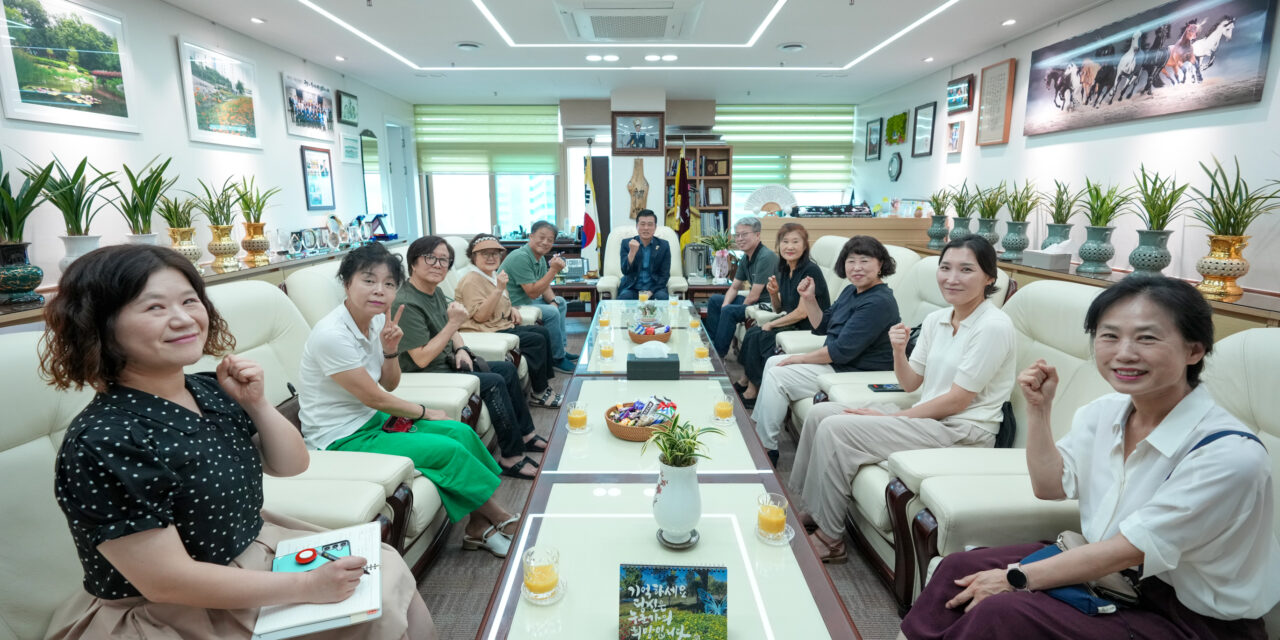 손영준 노원구의장, 주민들에게 본회의장 직접 안내하며 소통 실천