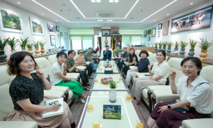 손영준 노원구의장, 주민들에게 본회의장 직접 안내하며 소통 실천