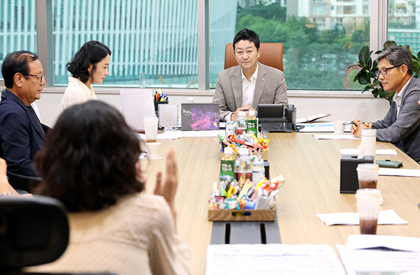경기도의회, 김진경 의장 학교급식 관련 시민단체와 정담회 가져