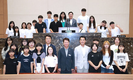 이천시의회, 이천시 청소년 연합의회 ‘나비’와 함께 모의의회 체험