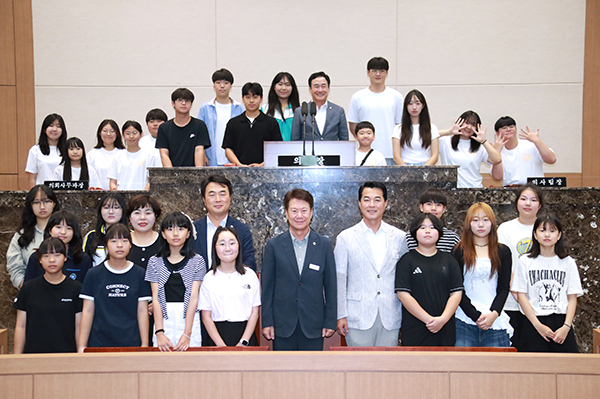 이천시의회, 이천시 청소년 연합의회 ‘나비’와 함께 모의의회 체험