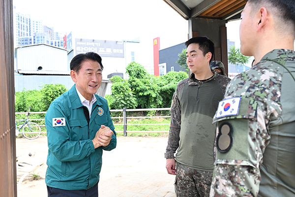 의정부시, 육군 제8기동사단 의정부 수해복구 지원 관‧군이 한마음으로 하천 복구 총력