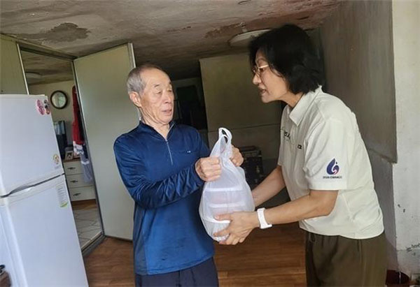 광주시의회, 주임록 의원 중복 맞아 저소득 독거 어르신 위한 영양식 나눔 봉사 동참