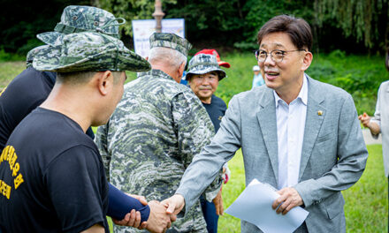 성남시의회, 해병대전우회 율동공원 수중 및 주변 정화활동