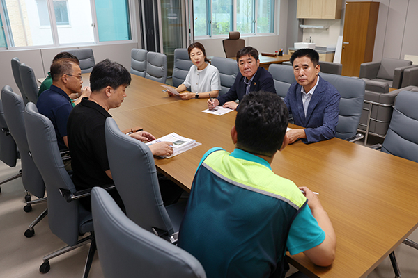 오산시의회, 성길용 전예슬 의원 마루초 개교 앞두고 현장 점검