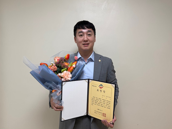 파주시의회, 손성익 의원 한국노동조합총연맹위원장 표창 수상