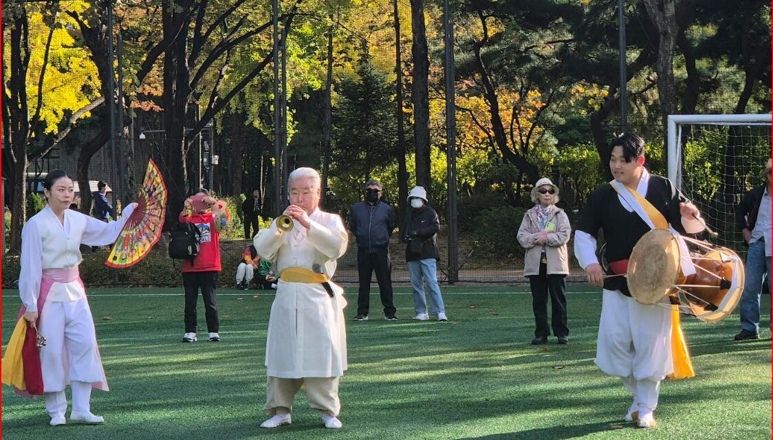 김덕수 사물놀이패, 찾아가는 공연’ 통해 주민들과 함께한 신명나는 가을의 장단