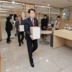 하은호 군포시장, 철도지하화 서명부 국토부에 전달