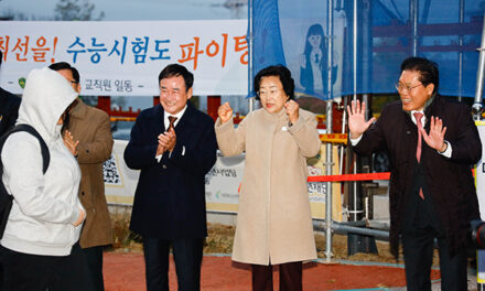 김경희 이천시장, 대학수학능력시험 시험장 방문해 수험생 격려