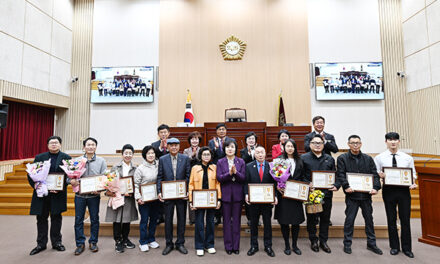 연천군의회, 지역의 버팀목 된 모범 군민 13명에 의장 표창