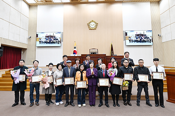 연천군의회, 지역의 버팀목 된 모범 군민 13명에 의장 표창