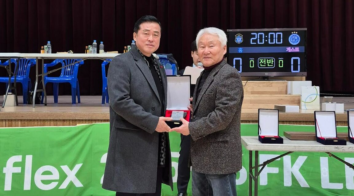 손영준 노원구의장, 노원제너FS풋살팀 홈경기서 감사패 받아