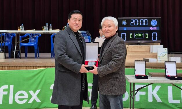 손영준 노원구의장, 노원제너FS풋살팀 홈경기서 감사패 받아