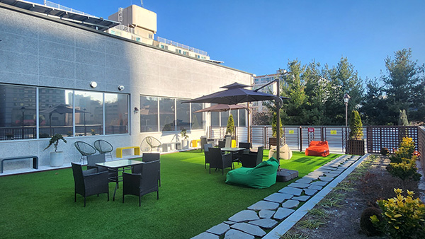 군포시, 산본도서관 도심 속 힐링 공간 ‘루프탑 라운지’ 새롭게 조성