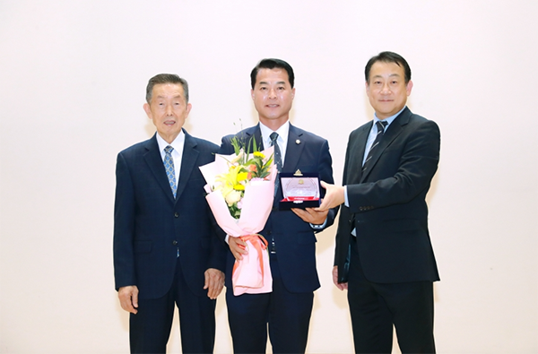 이천시의회 김재국 의원, 2025 지방자치의정대상 수상