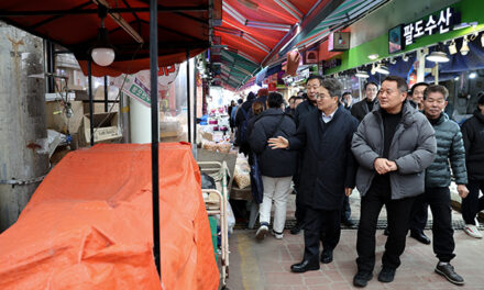 김동연 경기도지사, 부천 제일시장 다시 찾아 피해수습 점검하고 상인들 위로