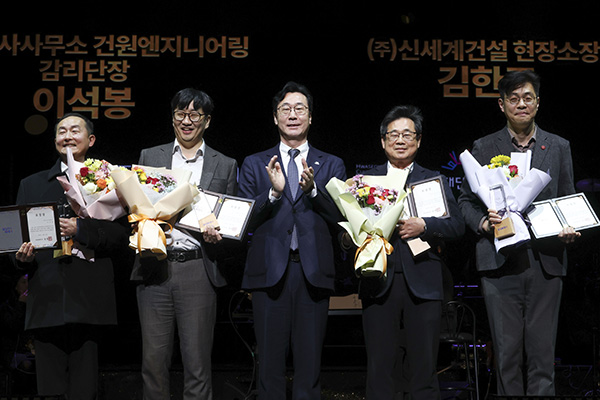 화성특례시, 음악으로 여는 새해 화성예술의전당 개관 기념 제야 콘서트 성료